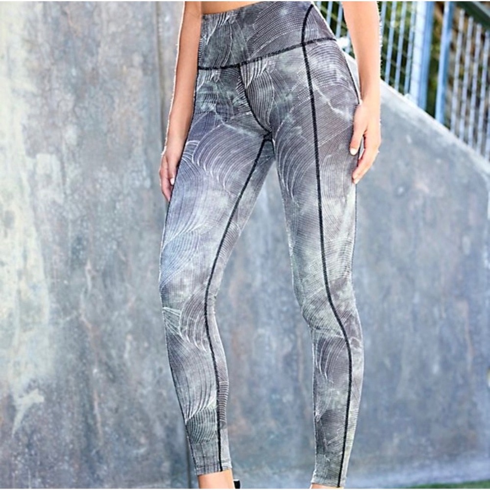 FP Movement Lira Leggings Size L Black Reflective Compression Glow For It